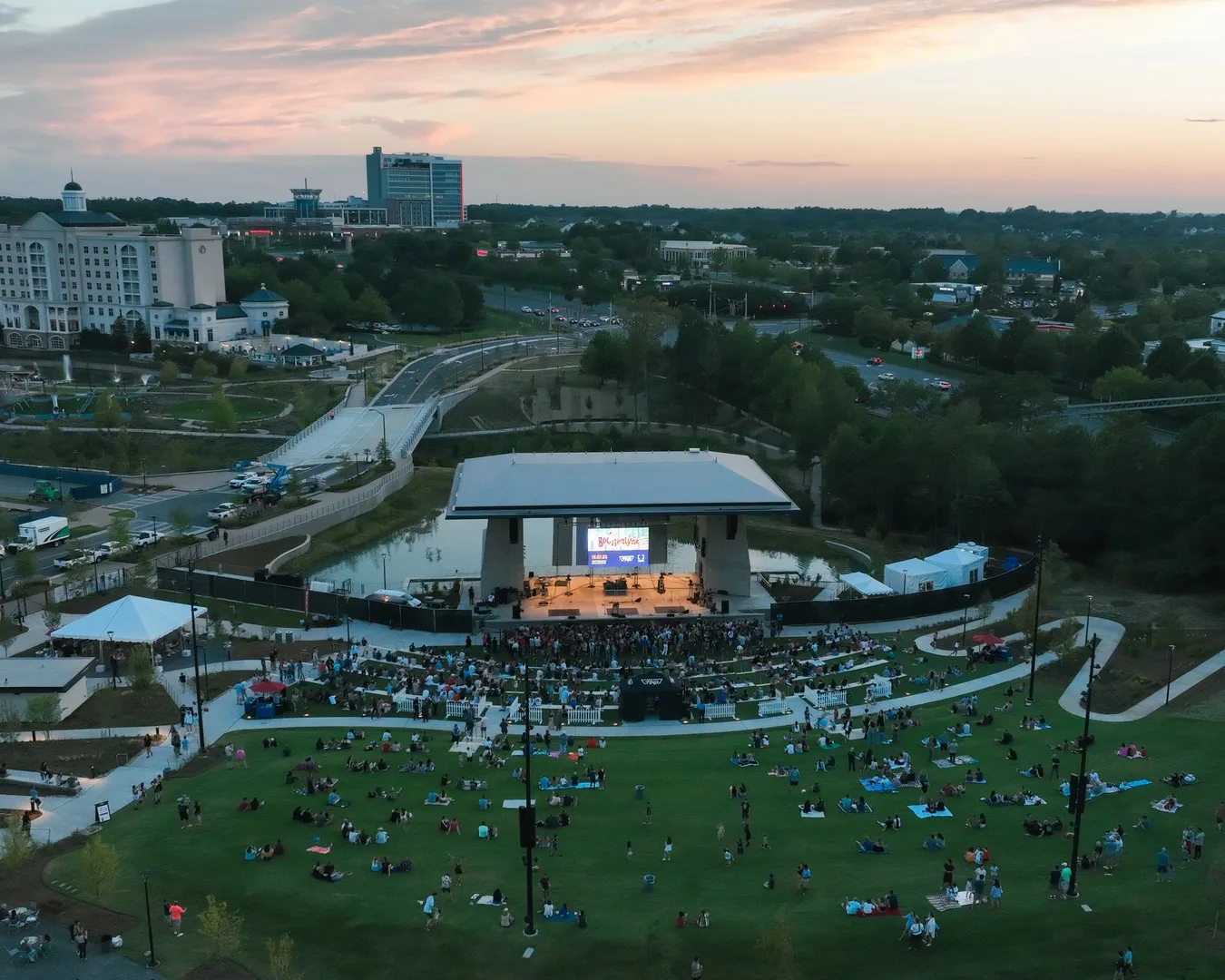 Oro_Luxury_Apartment_Community-Neighborhood24_Charlotte_NC