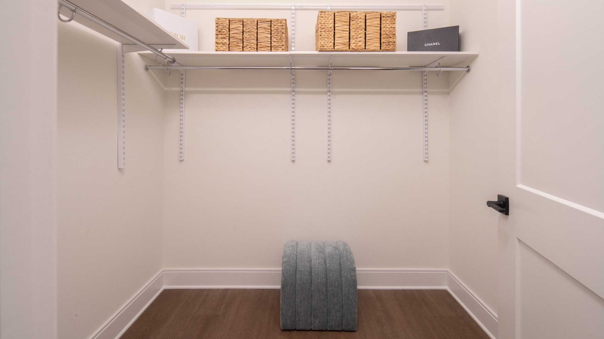 Oro Ballantyne One Bedroom Apartment Closet